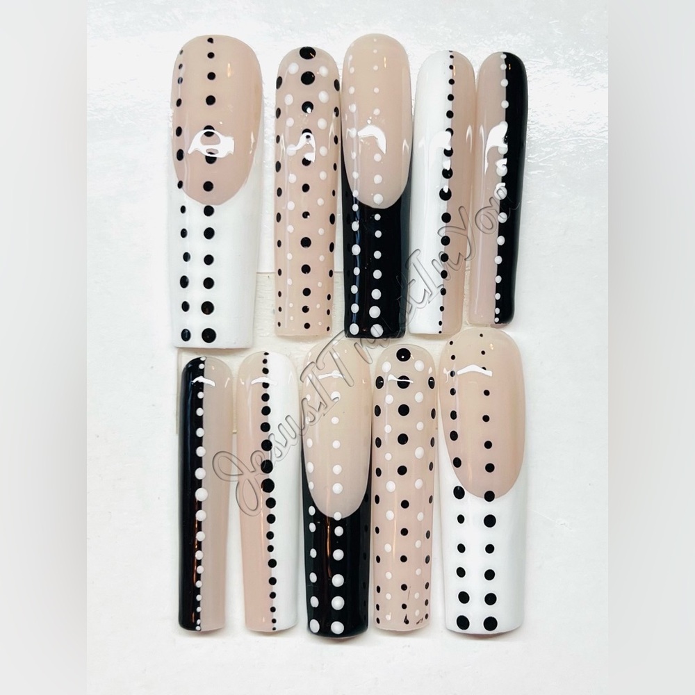 Polka Dot Press-On Nails 2X Square